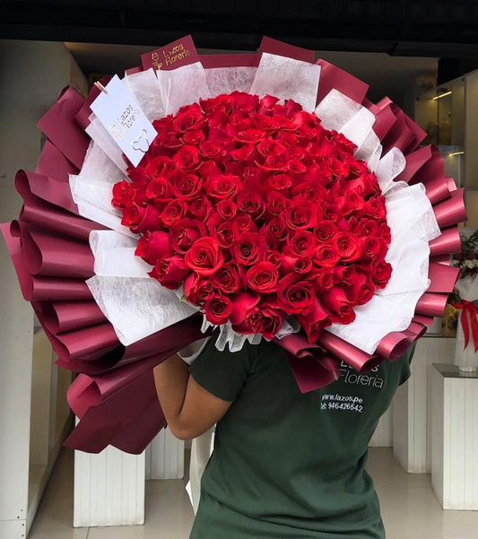 Ramo Majestuoso: 100 Rosas Rojas Premium Seleccionadas