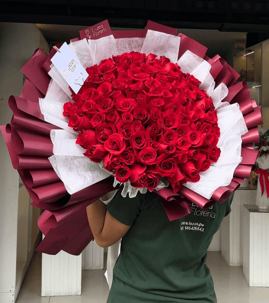 Ramo Majestuoso: 100 Rosas Rojas Premium Seleccionadas