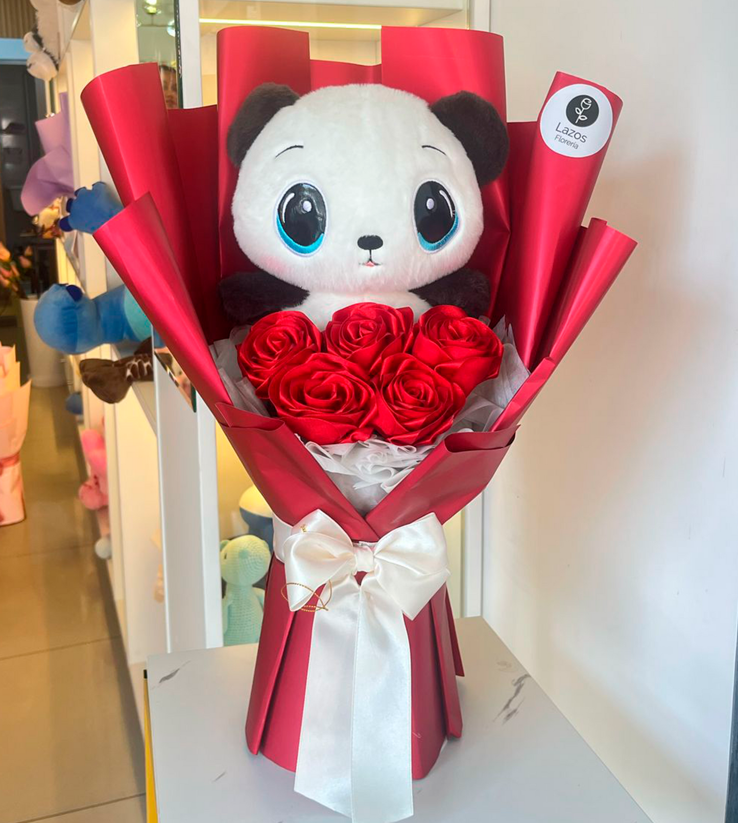 Ramo Oso Panda con 5 Rosas Eternas