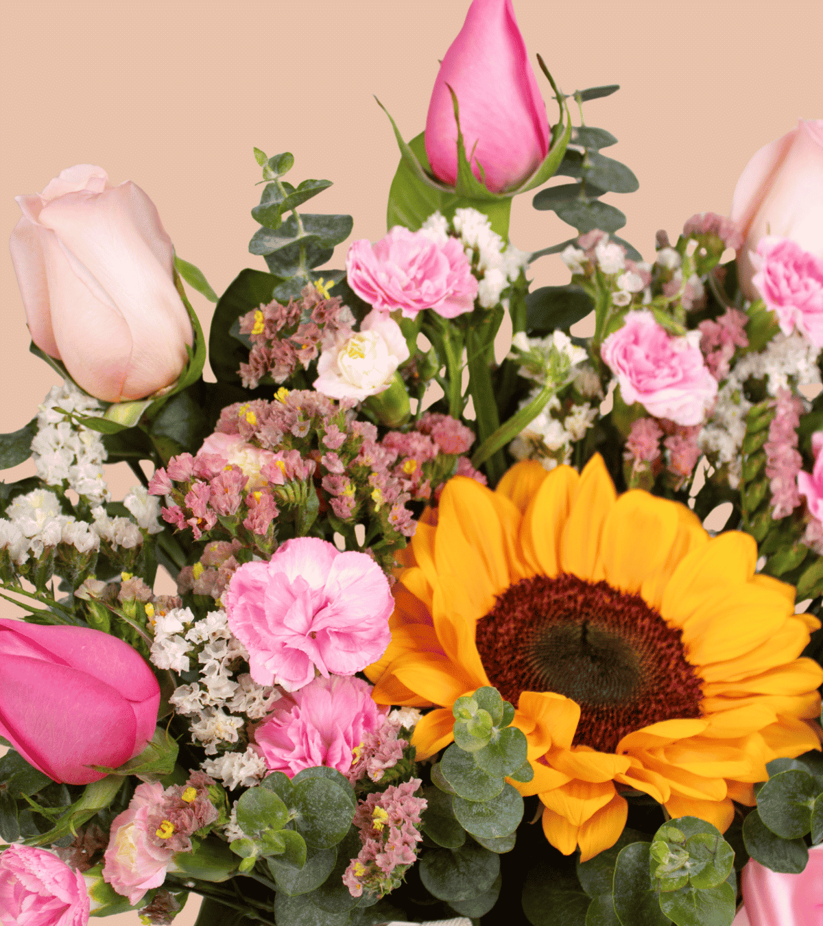 Arreglo floral con girasol y rosas para regalo de cumpleaños