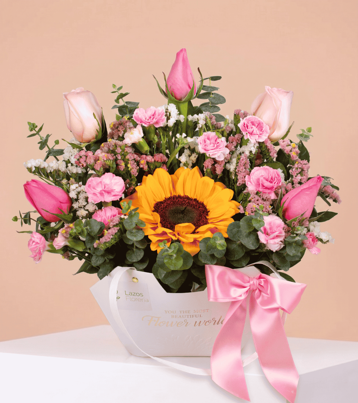 Arreglo floral con girasol y rosas para regalo de cumpleaños