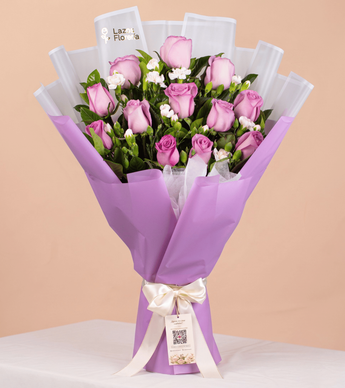 Arreglo de rosas lilas para regalo de cumpleaños con delivery en Lima de Florería Lazos.