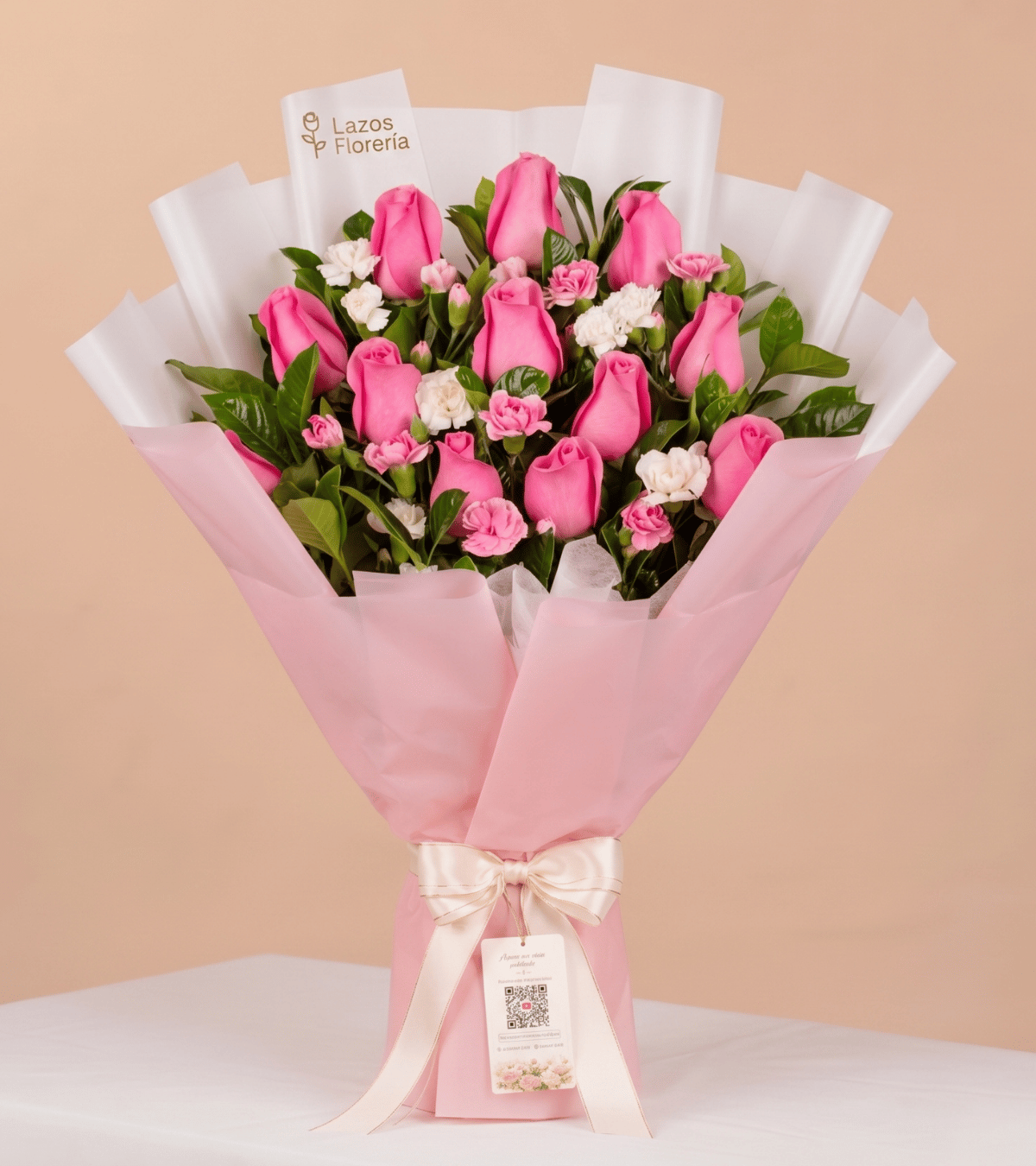 Ramo de rosas rosadas con claveles blancos y rosados para regalo de cumpleaños en Lima de Florería Lazos.