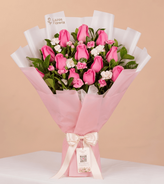 Ramo de rosas rosadas con claveles blancos y rosados para regalo de cumpleaños en Lima de Florería Lazos.